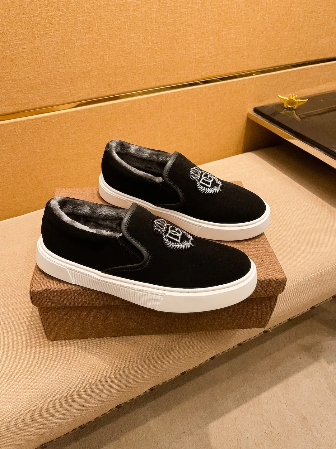 P360🚘🚘【DG】🔥 Velvet lining 🔥High-end men's shoes brand official website 1:1 latest masterpiece: the upper is made of Italian imported first-layer cowhide with Shushi original anti-slip and wear-resistant outsole🔥, making walking more convenient and comfortable! An exclusive new model, a stunning work, a beautiful 1:1 replica [color] compared to the official quality! Create a fashionable personality to set off your uniqueness! A must-have for trendy men! Classic 🔥Size: 38-44 Color: 🔥 3⃣️colors available🔥
